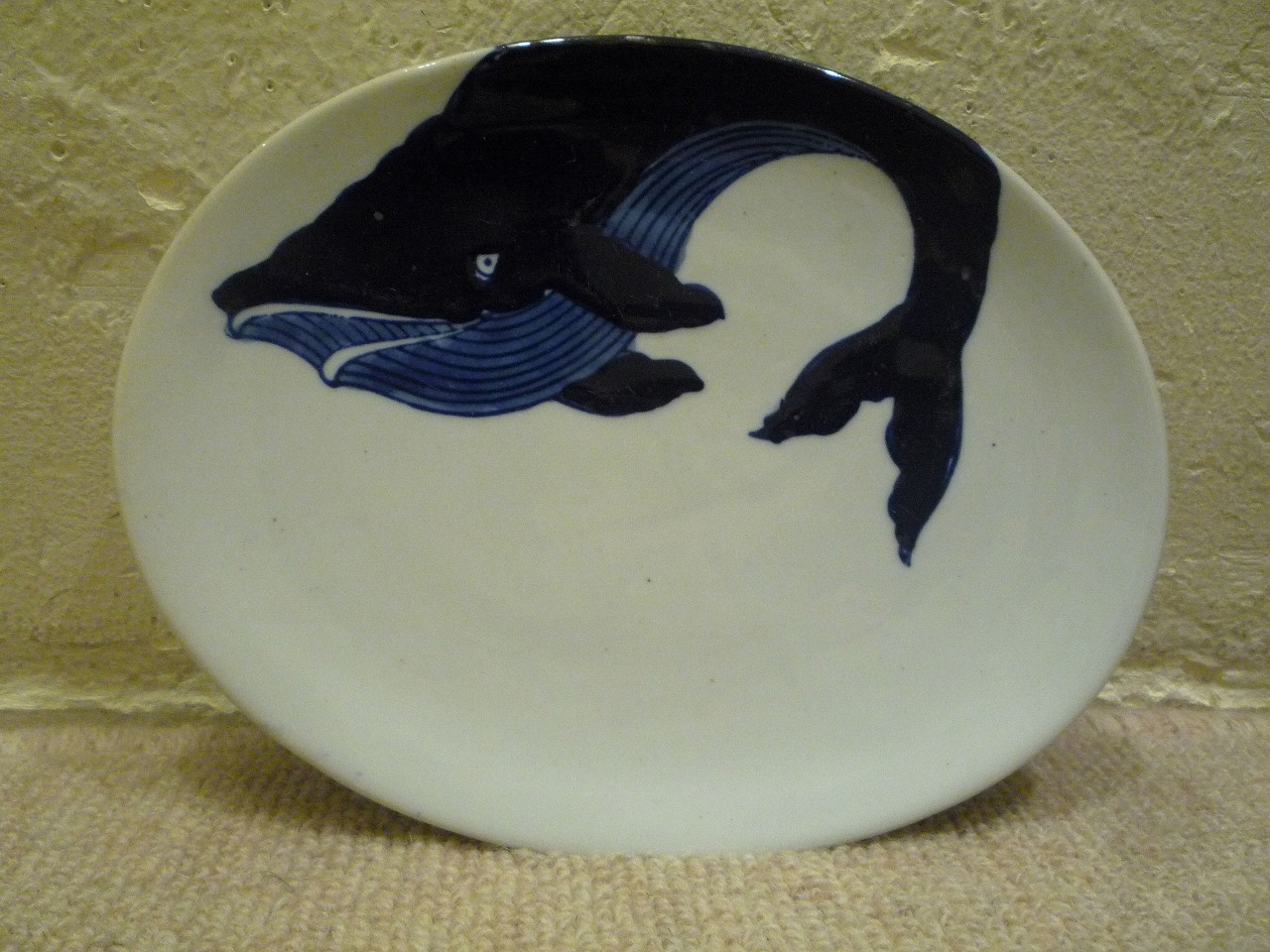 s-鯨柄陶器：平皿
