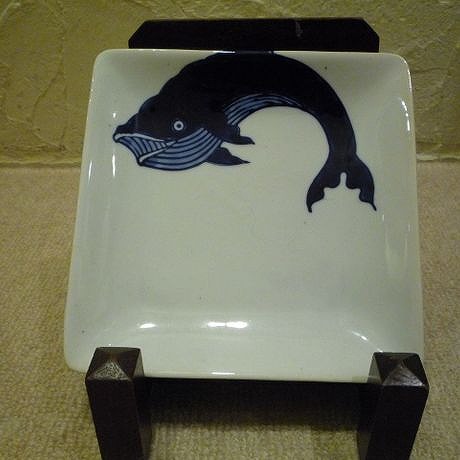 s-鯨柄陶器：正方皿（小）