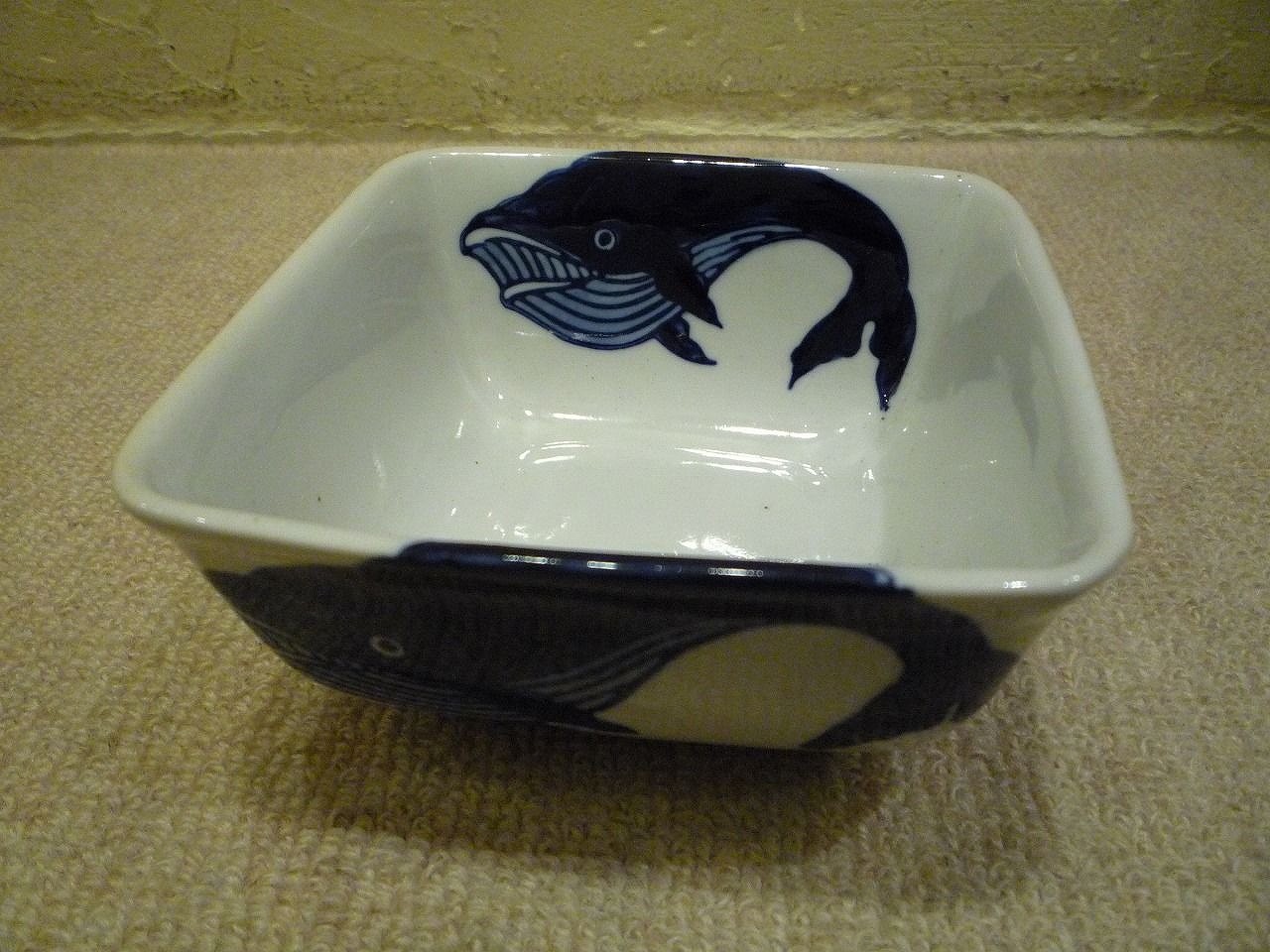 s-鯨柄陶器：正方碗